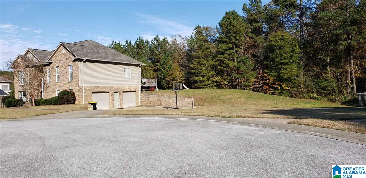 715 Ridgefield Circle Odenville, AL 35120 - Photo 2 of 25