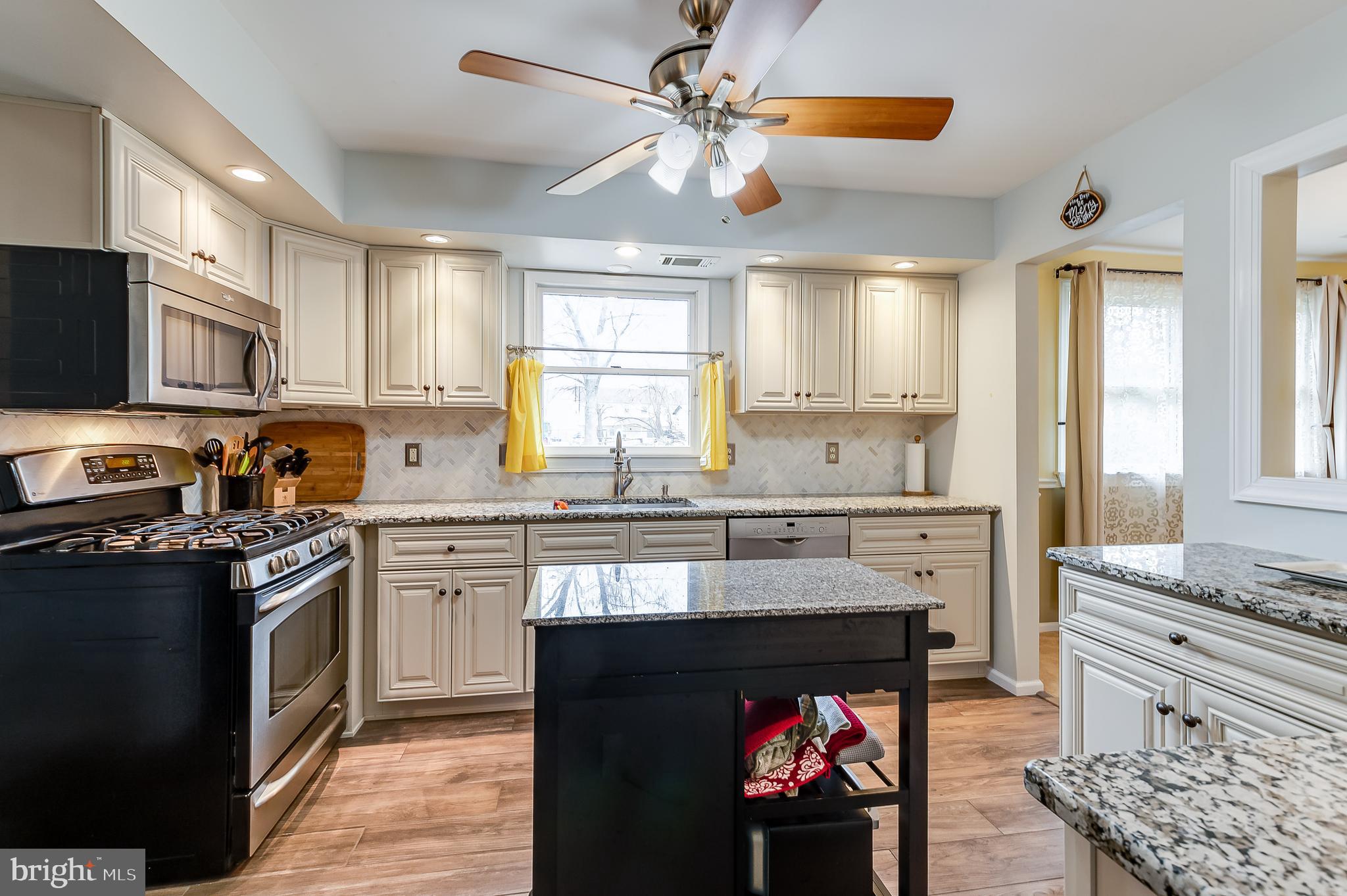 28 Dawn Road Levittown, PA 19056 - Photo 23 of 36 Gallery Image 23