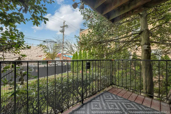 $3,300 | 417 City Island Avenue, Unit 1 | City Island