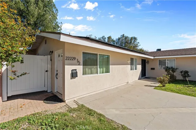 $2,550 | 22229 1/2 Covello Street, Canoga Park, CA 91303
