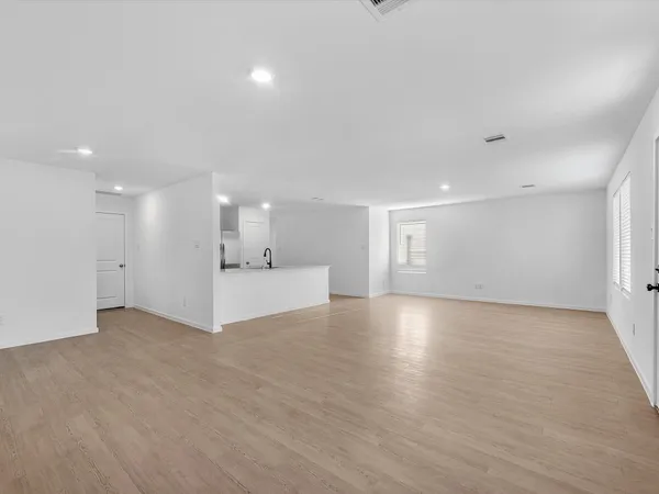$2,100 | 25433 Carnation Court, Montgomery, TX 77316