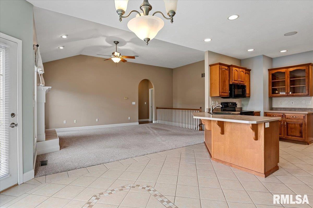 517 Heathrow Lane Rochester, IL 62563 - Photo 15 of 56