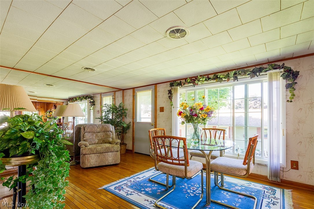 32084 Parkview Road Hanoverton, OH 44423 - Photo 15 of 24 Spacious dining area with large picture window!