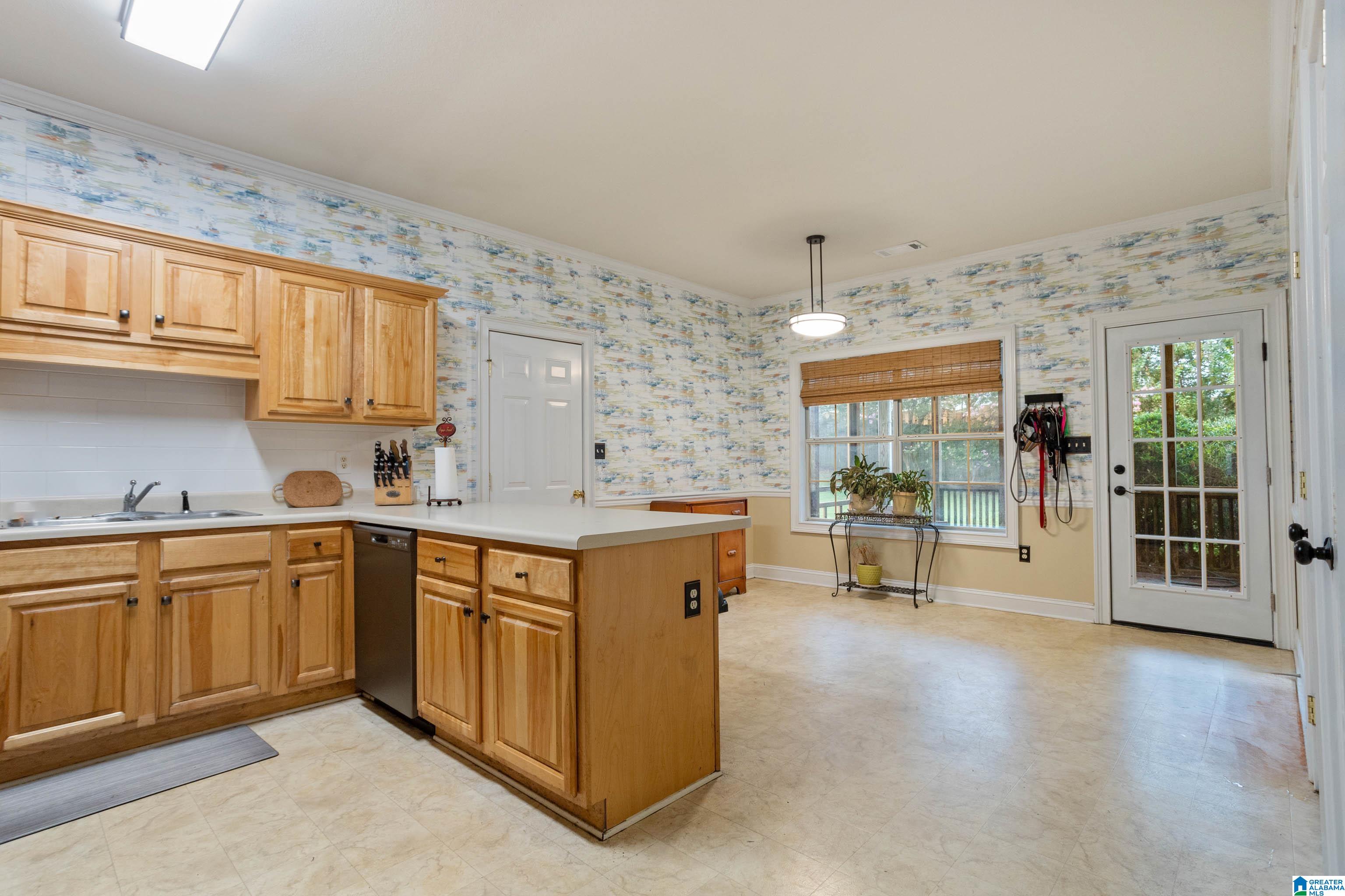 211 Stonebrook Lane Pelham, AL 35124 - Photo 7 of 28