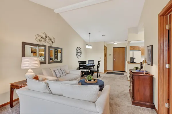 $189,900 | 509 6th Avenue West, Unit 211, Alexandria, MN 56308