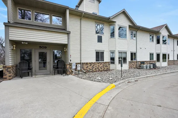 $189,900 | 509 6th Avenue West, Unit 211, Alexandria, MN 56308