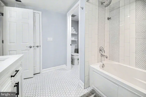 $390,000 | 4189 South Four Mile Run Drive, Unit 101, Arlington, VA 22204