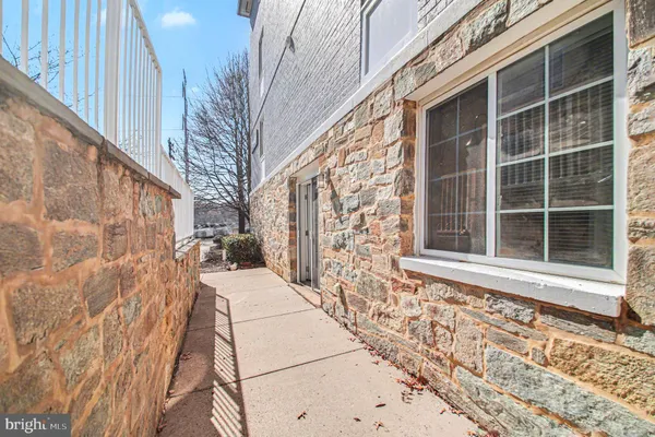 $390,000 | 4189 South Four Mile Run Drive, Unit 101, Arlington, VA 22204