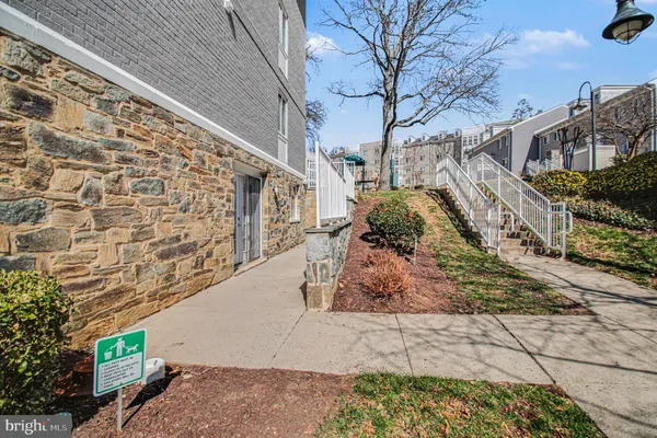 $390,000 | 4189 South Four Mile Run Drive, Unit 101, Arlington, VA 22204