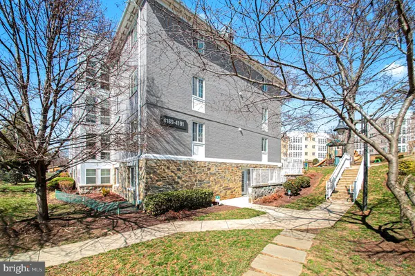 $390,000 | 4189 South Four Mile Run Drive, Unit 101, Arlington, VA 22204