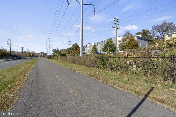 $390,000 | 4189 South Four Mile Run Drive, Unit 101, Arlington, VA 22204