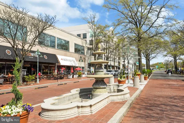 $390,000 | 4189 South Four Mile Run Drive, Unit 101, Arlington, VA 22204