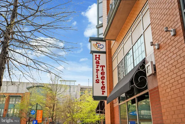 $390,000 | 4189 South Four Mile Run Drive, Unit 101, Arlington, VA 22204