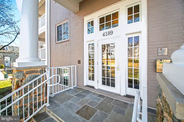 $390,000 | 4189 South Four Mile Run Drive, Unit 101, Arlington, VA 22204