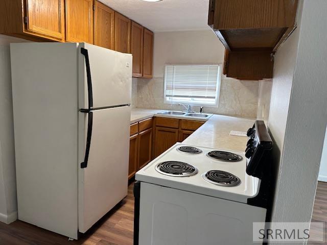 643 West 100 Road South Blackfoot, ID 83221 - Photo 32 of 47 Small home kitchen
