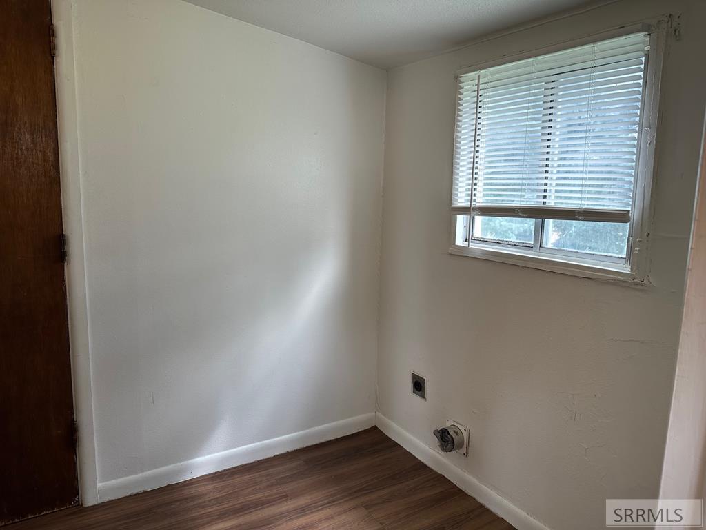 643 West 100 Road South Blackfoot, ID 83221 - Photo 37 of 47 Small home laundry