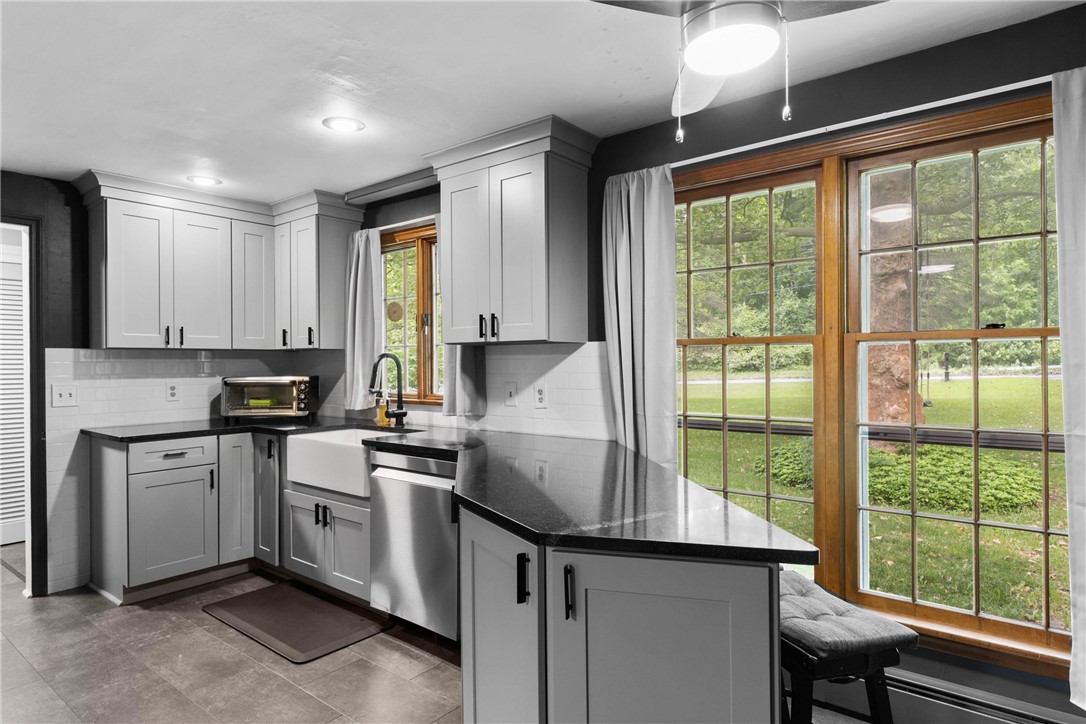 652 Marsh Road Pittsford, NY 14534 - Photo 15 of 42