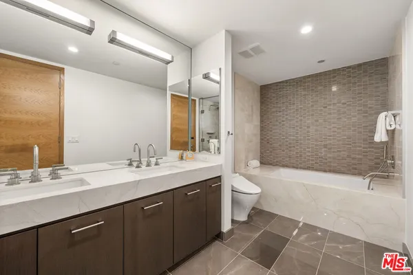$4,995,000 | 1755 Ocean Avenue, Unit 811, Santa Monica, CA 90401