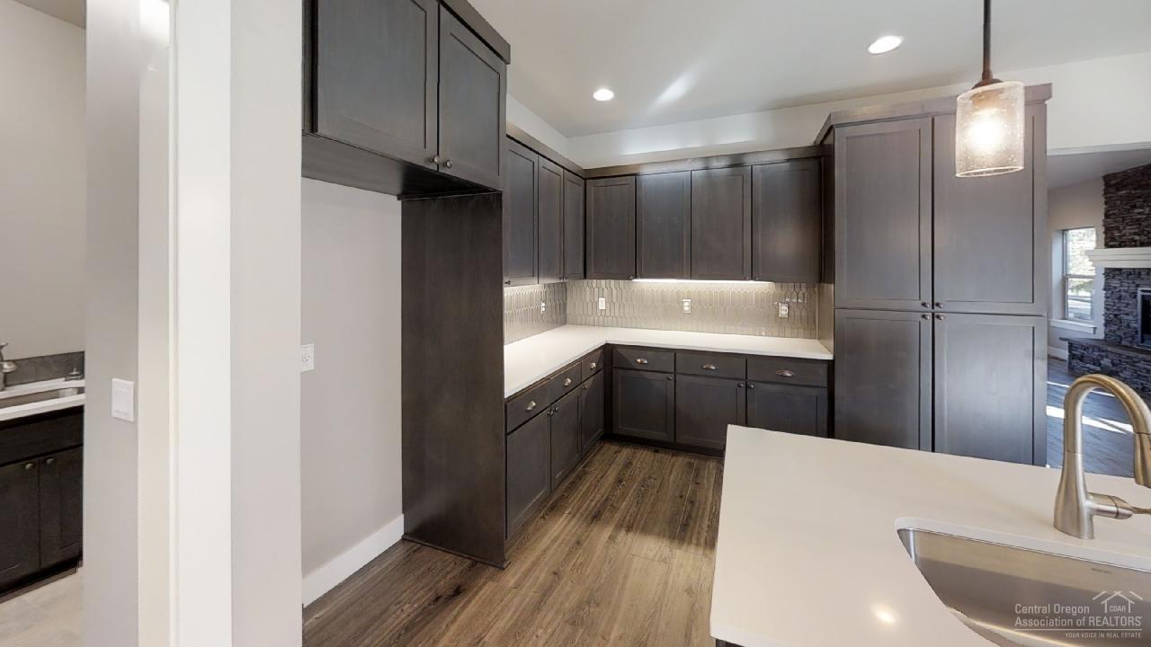 20167 Roper Lane, Unit LOT 30 Bend, OR 97703 - Photo 4 of 24 Kitchen of finished home.