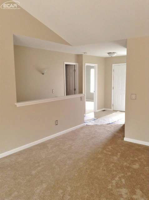 9047 Spring Brook Circle Davison, MI 48423 - Photo 2 of 38 20434044-1.JPG
