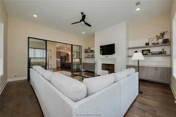 $950,000 | 2030 Pebble Bnd Drive, College Station, TX 77845