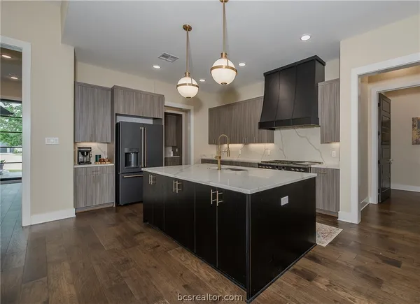$950,000 | 2030 Pebble Bnd Drive, College Station, TX 77845