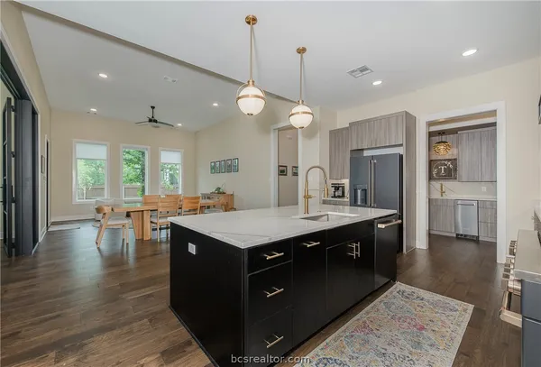 $950,000 | 2030 Pebble Bnd Drive, College Station, TX 77845