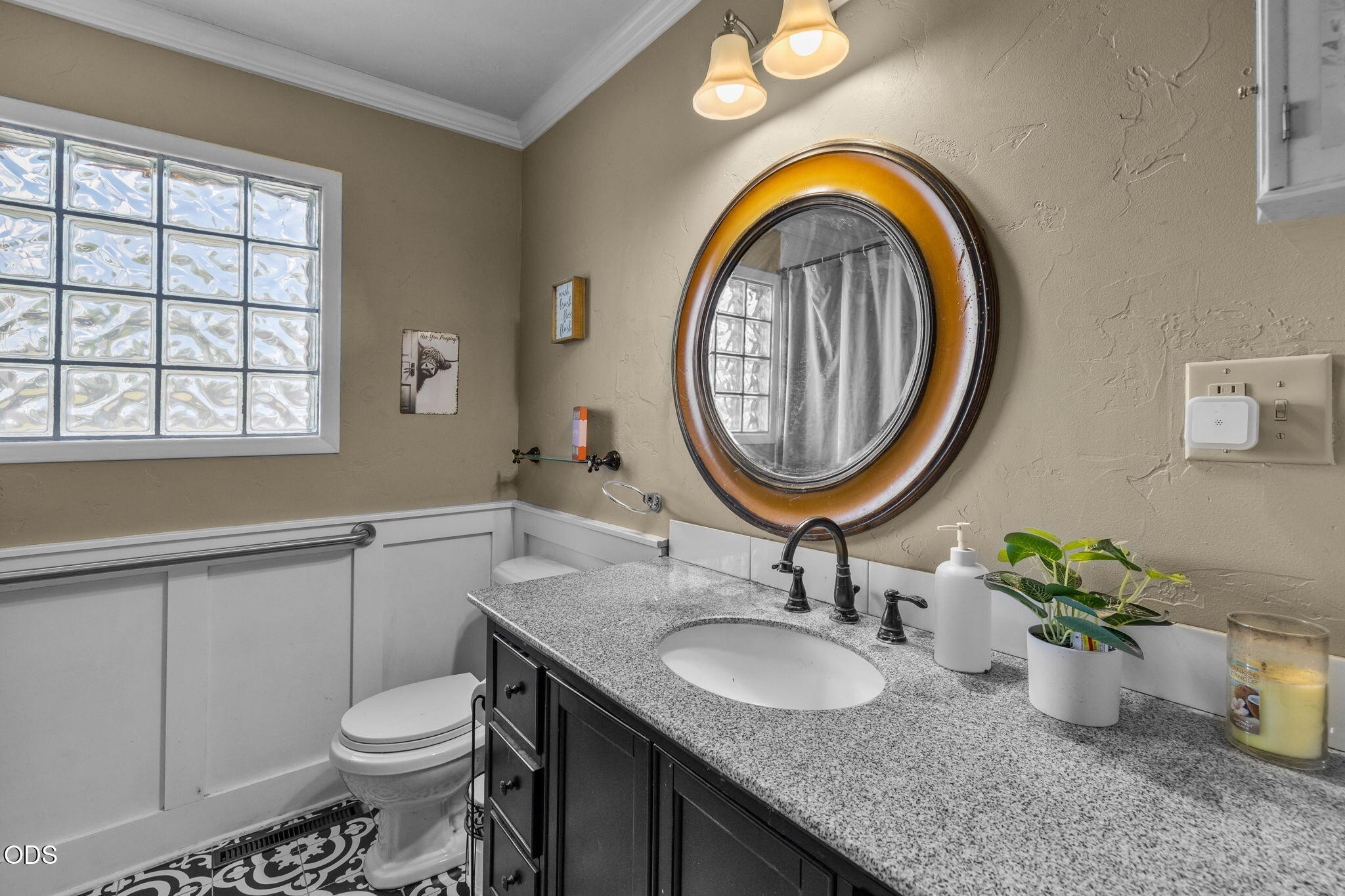 1036 Southwest 13th Street Redmond, OR 97756 - Photo 15 of 29