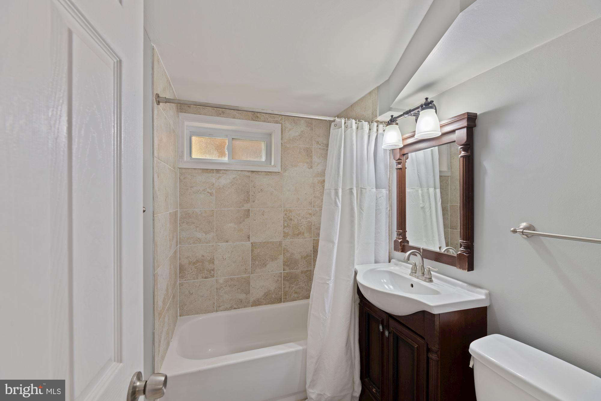 7016 Leesville Boulevard Springfield, VA 22151 - Photo 42 of 60 Full Bathroom #2 - Lovely Tile + Freshly Painted!