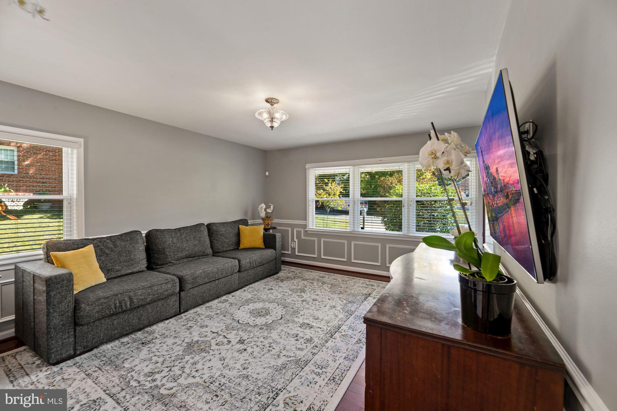 7016 Leesville Boulevard Springfield, VA 22151 - Photo 9 of 60 Living Room w/ Overhead Lighting Fixture!