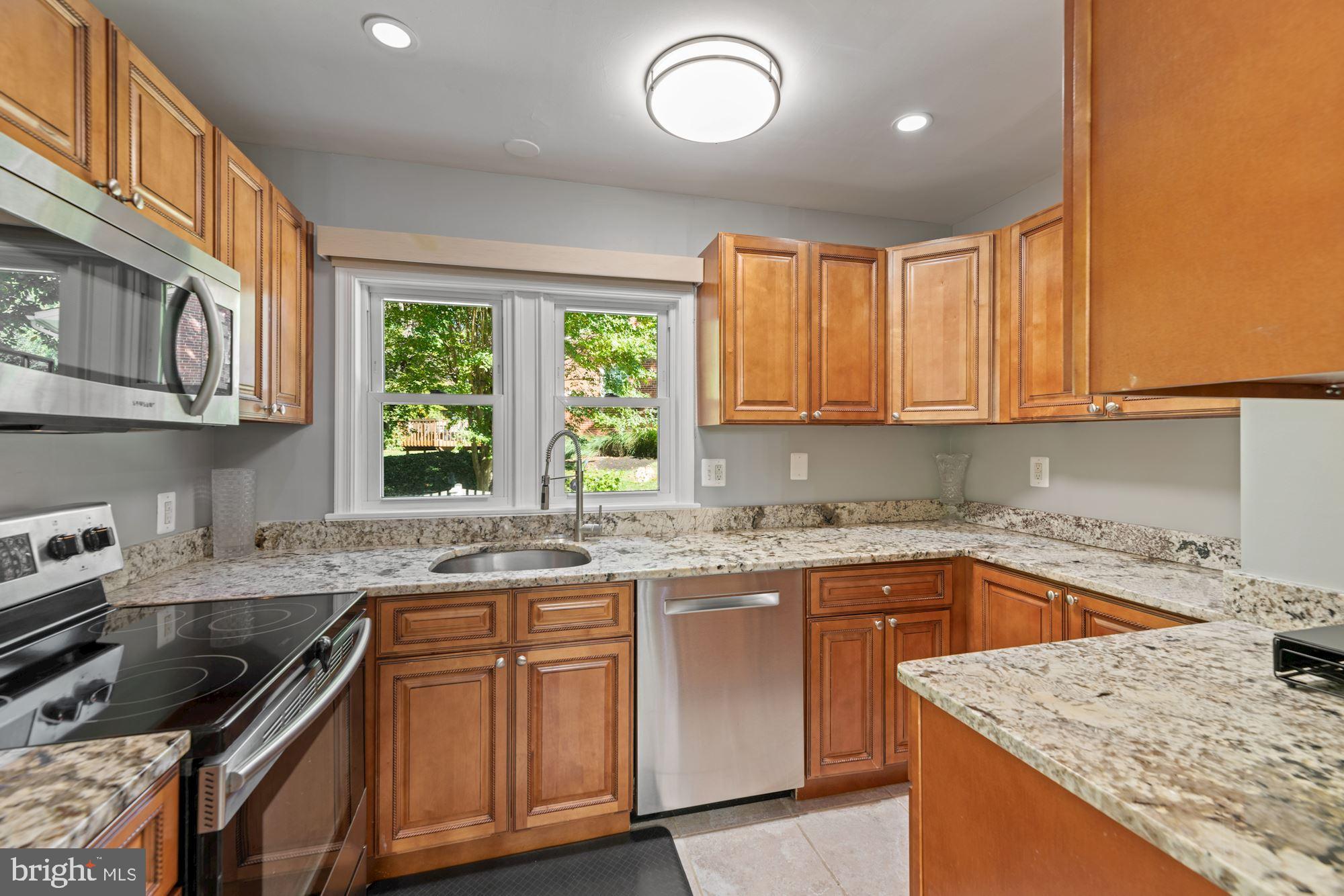 7016 Leesville Boulevard Springfield, VA 22151 - Photo 10 of 60 Gourmet Kitchen w/ Stainless Steel Appliances!