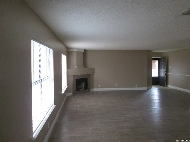 $1,695 | 1827 Leander, San Antonio, TX 78251