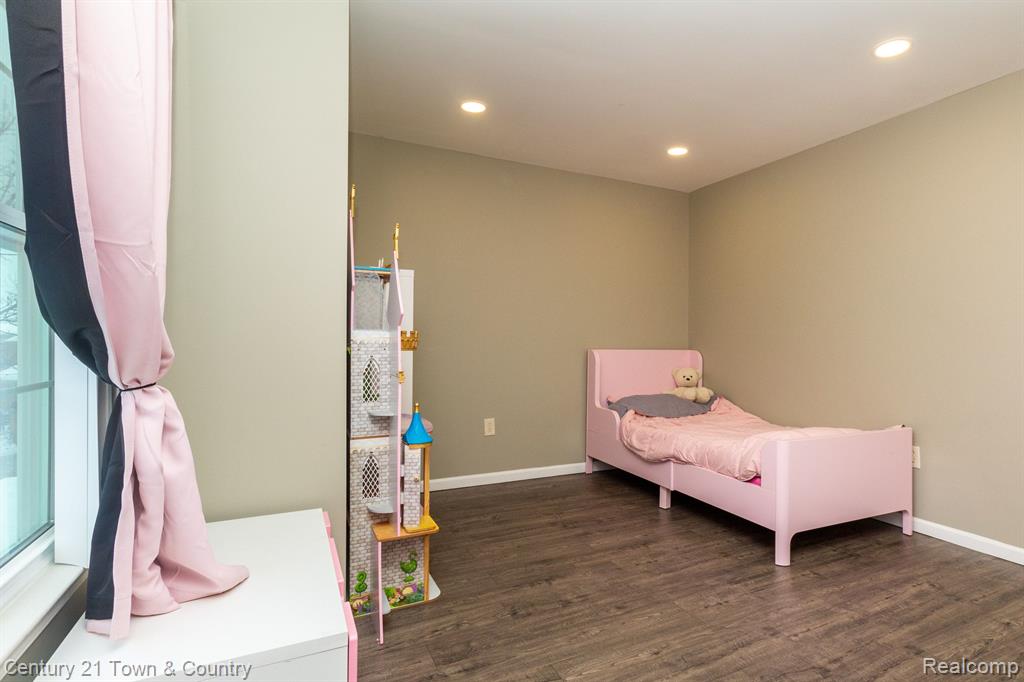 3137 Silverbrook Drive Rochester, MI 48306 - Photo 33 of 55 Gallery Image 33