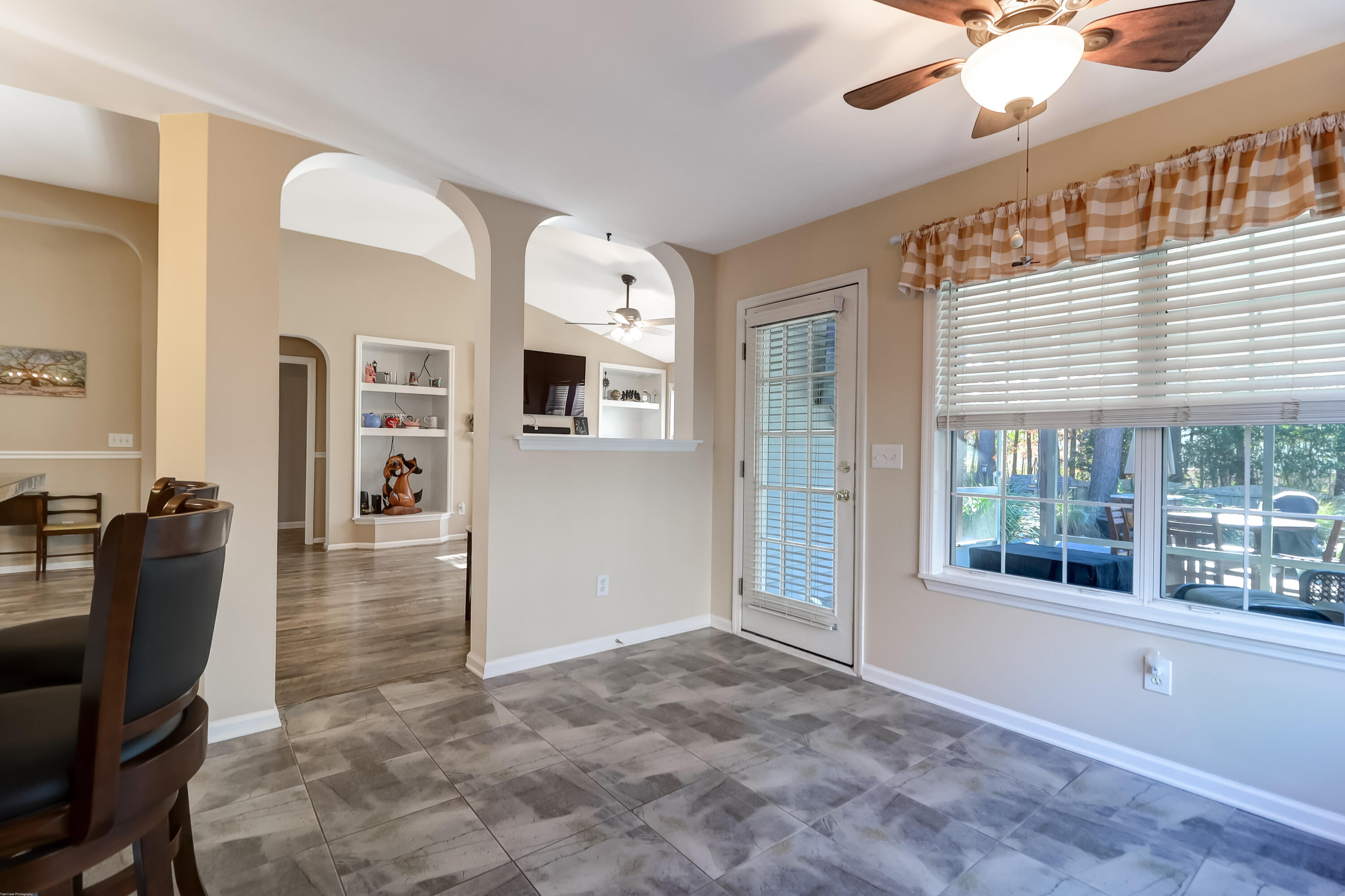 541 Pointe Of Oaks Road Summerville, SC 29485 - Photo 9 of 35 Breakfast Area