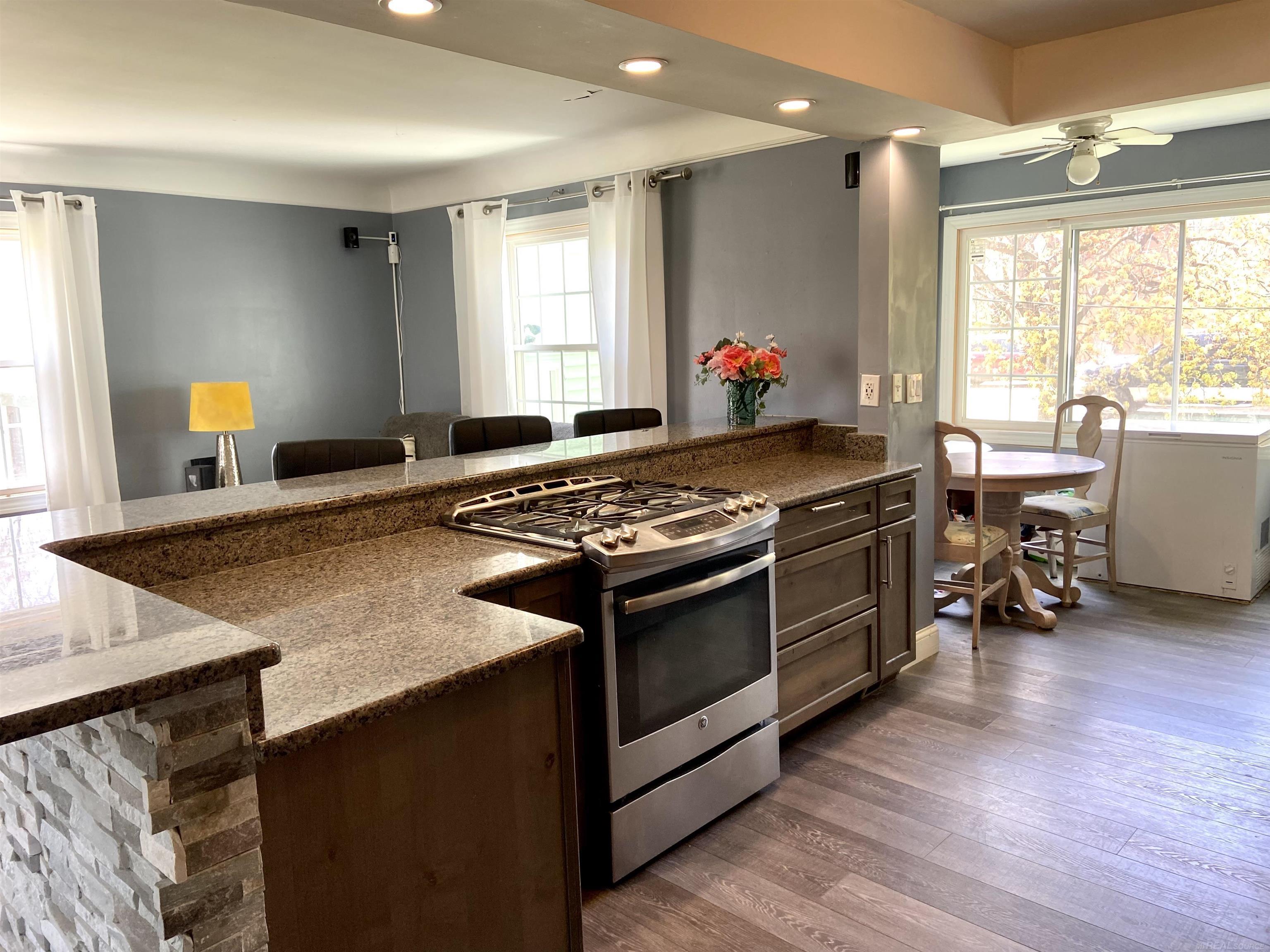 8660 Clinton River Road Sterling Heights, MI 48314 - Photo 8 of 40