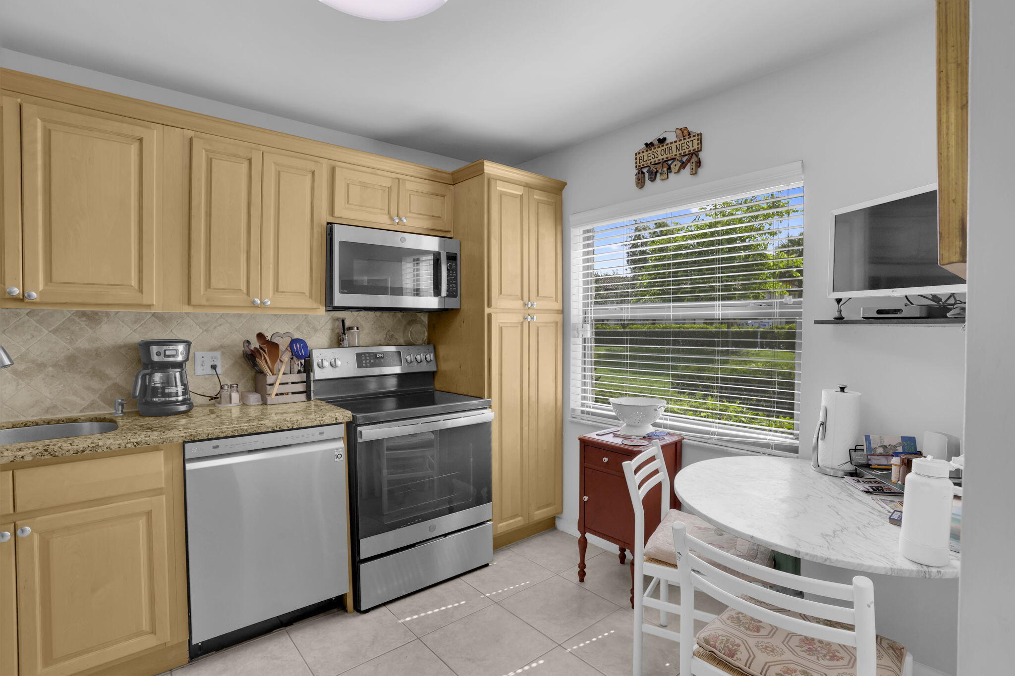 21863 Arriba Real, Unit 8J Boca Raton, FL 33433 - Photo 15 of 45 Kitchen