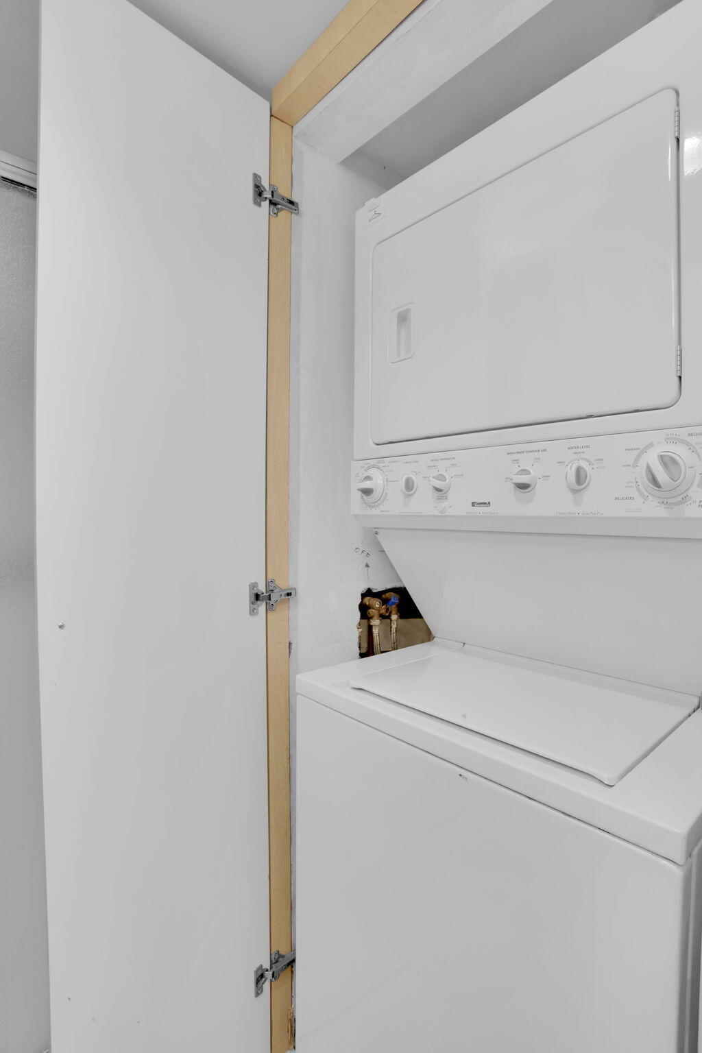 21863 Arriba Real, Unit 8J Boca Raton, FL 33433 - Photo 24 of 45 Washer/Dryer