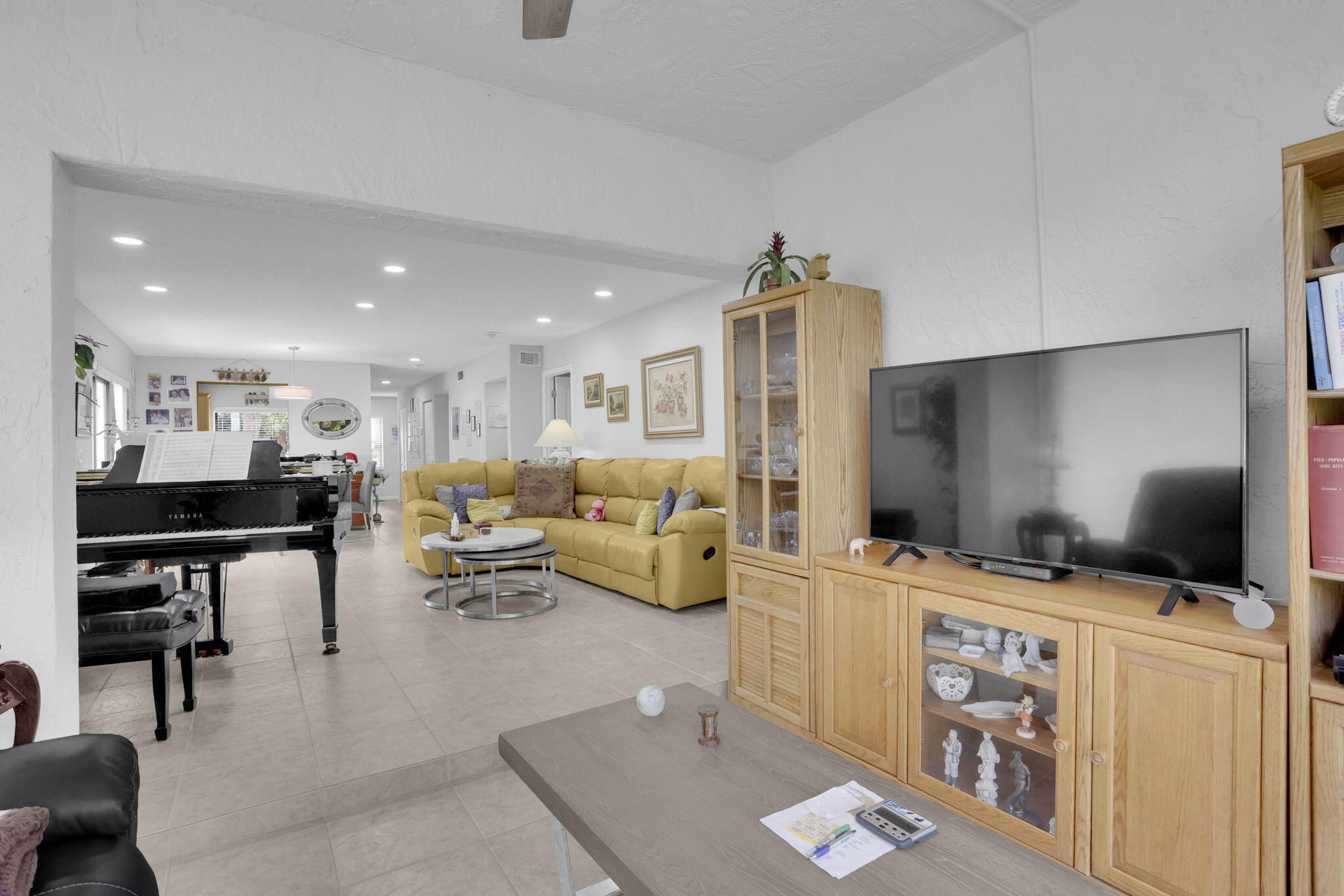 21863 Arriba Real, Unit 8J Boca Raton, FL 33433 - Photo 3 of 45 Living Room
