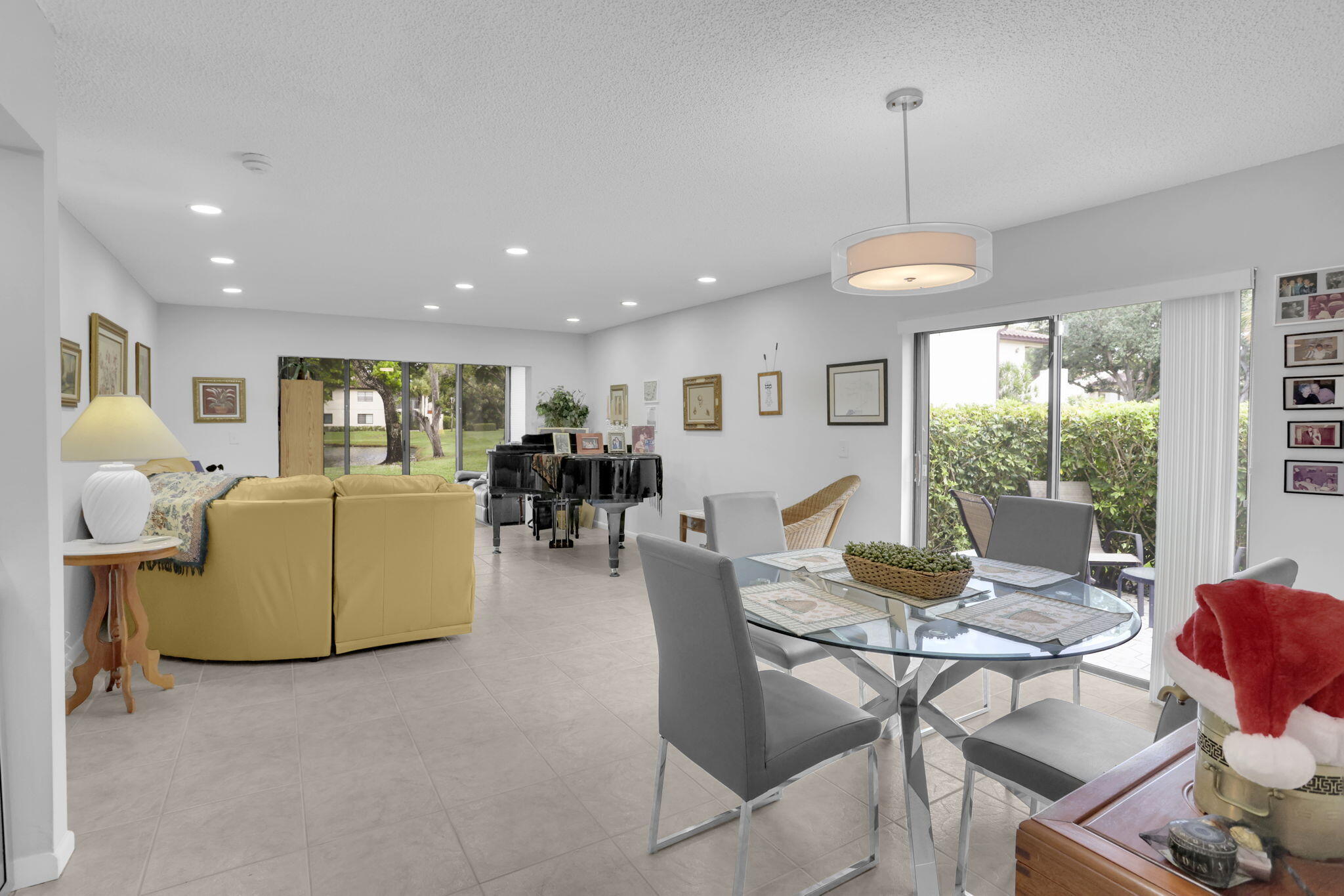 21863 Arriba Real, Unit 8J Boca Raton, FL 33433 - Photo 5 of 45 Living Room