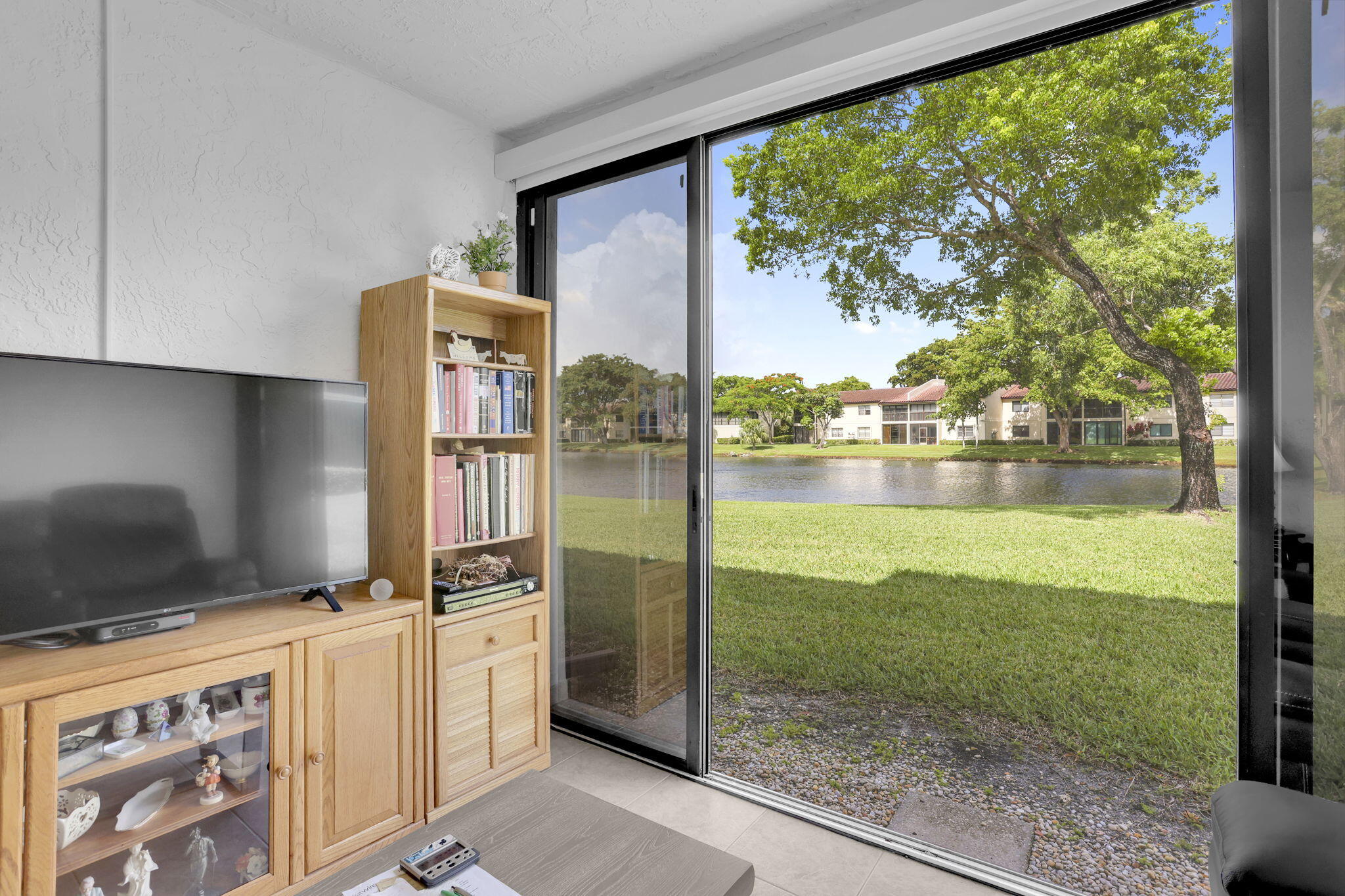 21863 Arriba Real, Unit 8J Boca Raton, FL 33433 - Photo 8 of 45 Living Room