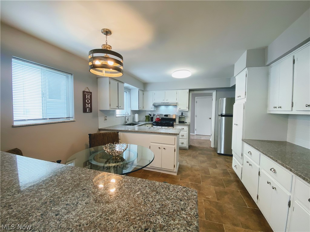 3593 Atherstone Road Cleveland, OH 44121 - Photo 3 of 18 Eat in Kitchen Area