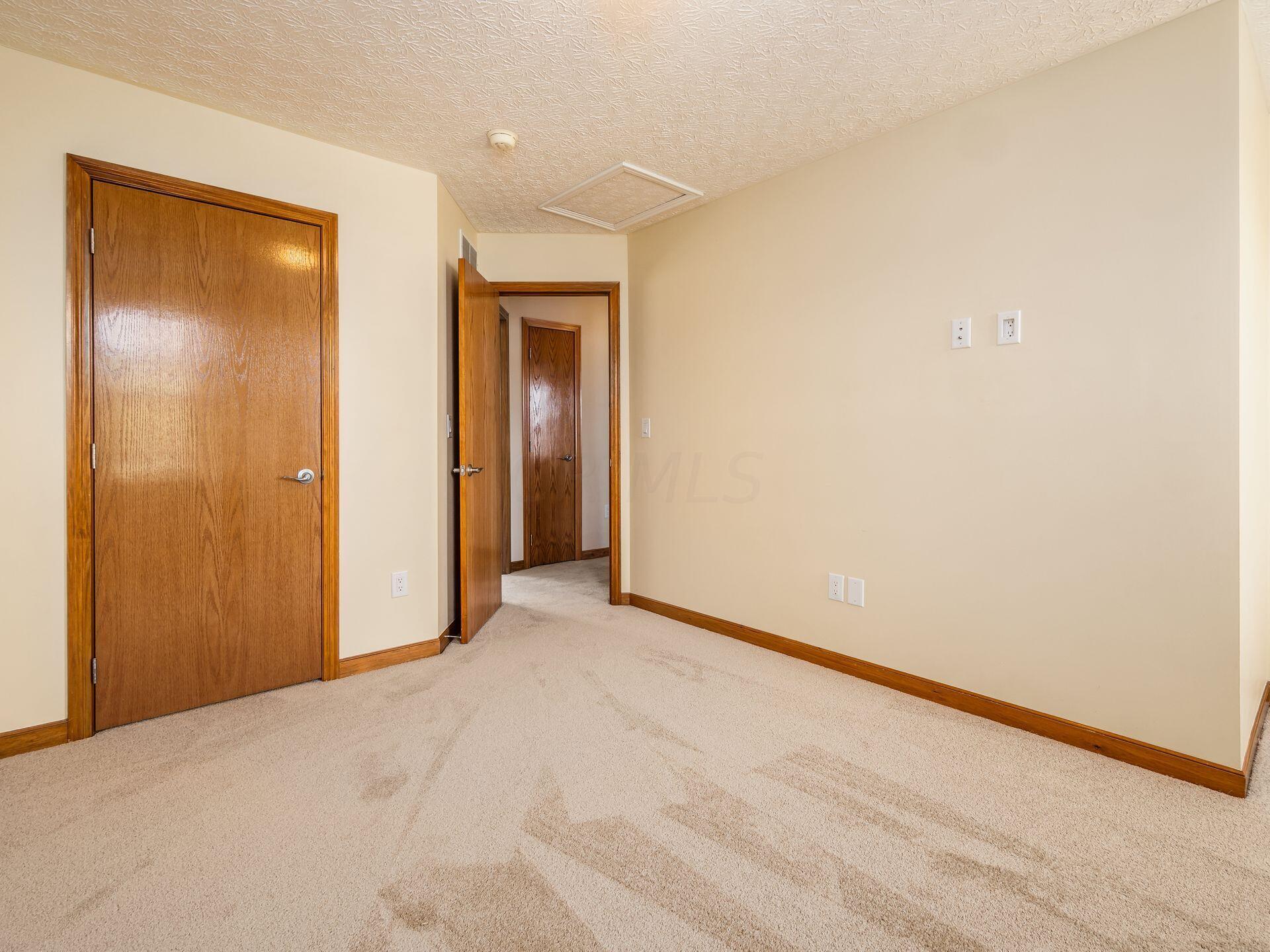 2951 Splitrock Road Columbus, OH 43221 - Photo 20 of 33 Gallery Image 20