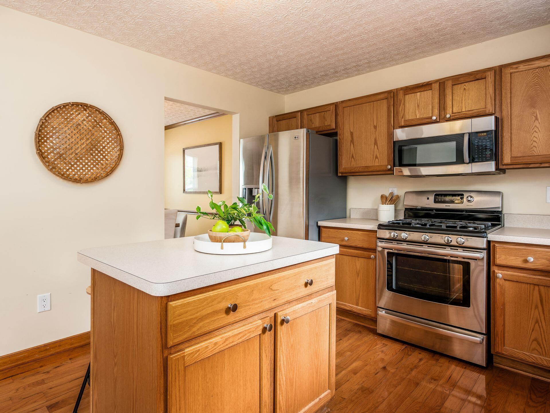 2951 Splitrock Road Columbus, OH 43221 - Photo 6 of 33 Gallery Image 6