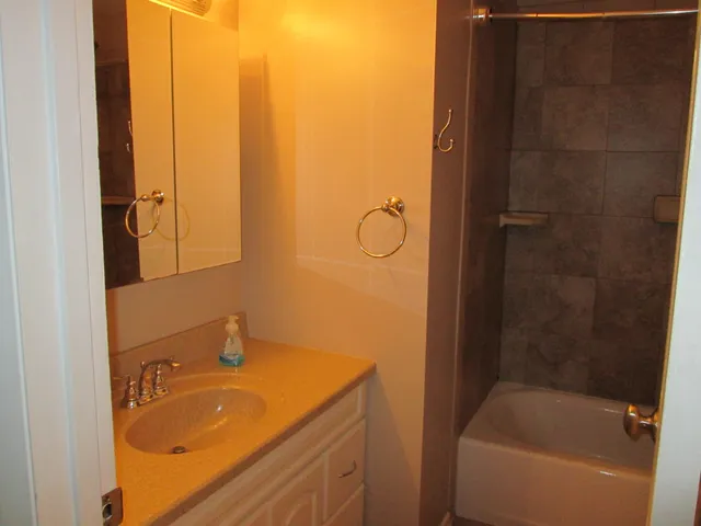 $1,850 | 407 East Elizabeth Drive, Crown Point, IN 46307