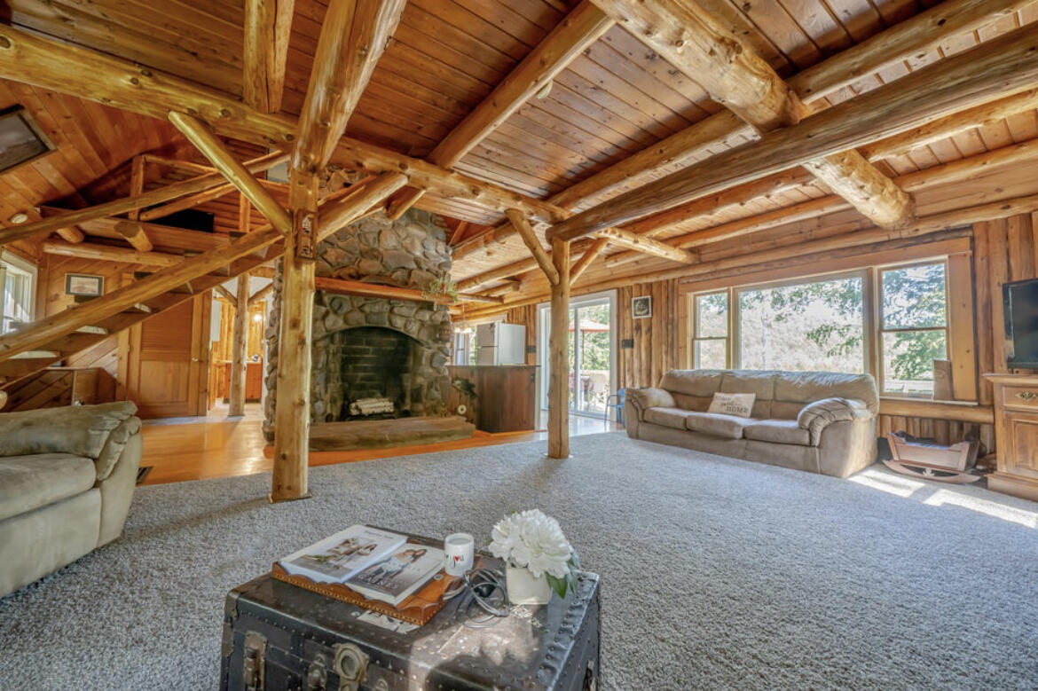 56 Meadow Way Liberty, ME 04949 - Photo 14 of 41 Living Room