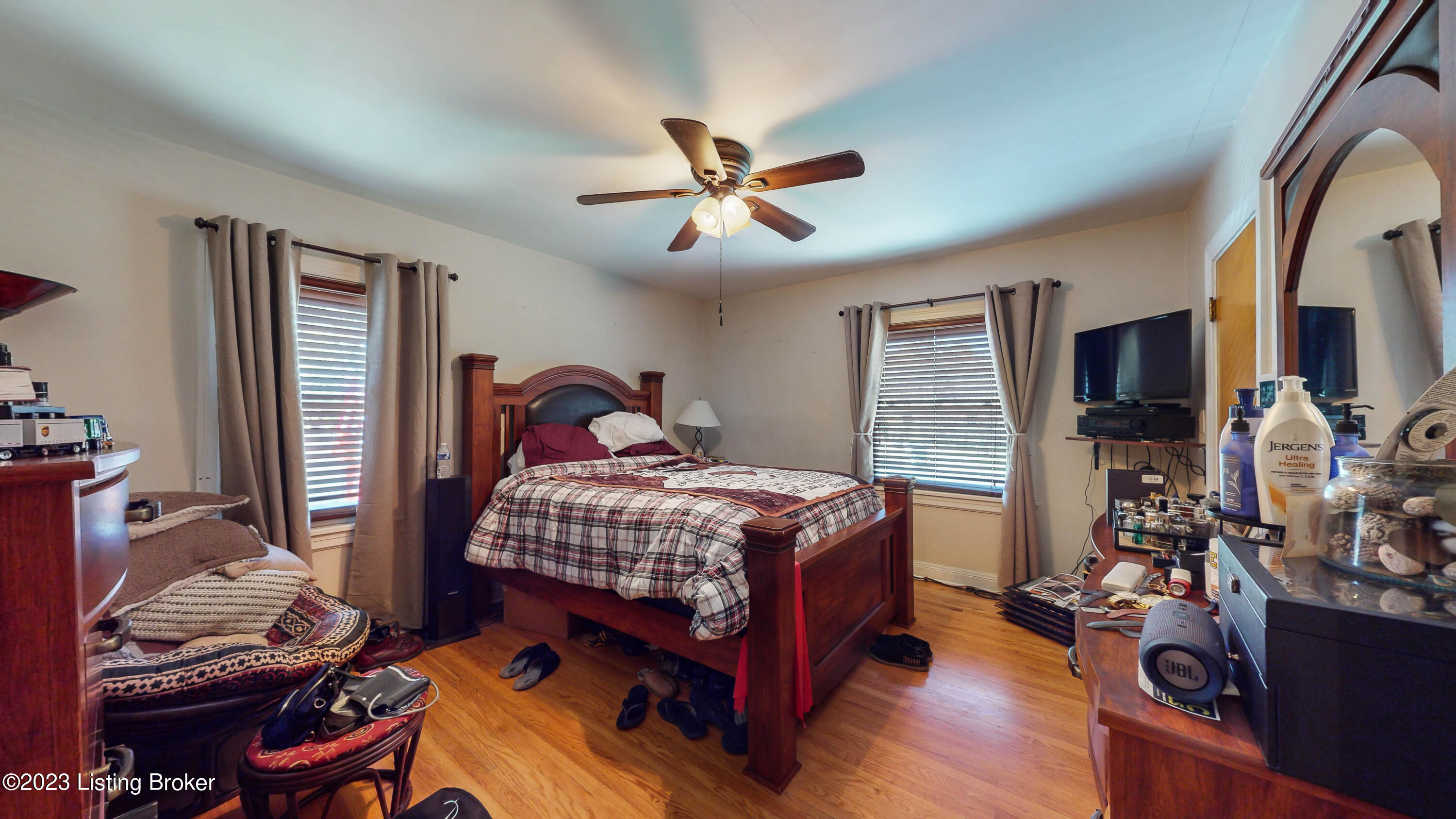 5343 New Cut Road Louisville, KY 40214 - Photo 23 of 32 Primary Bedroom