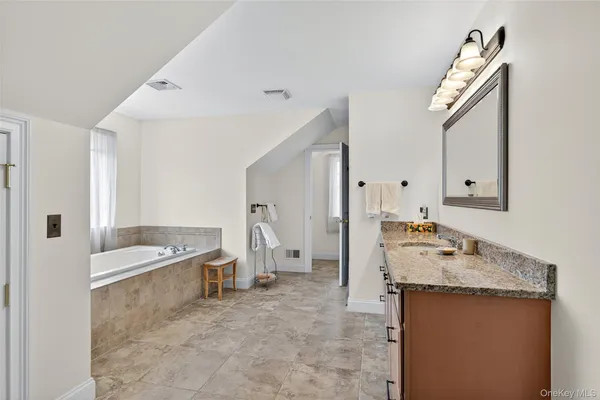 $895,000 | 106 Fox Hill Run, Rock Tavern, NY 12575