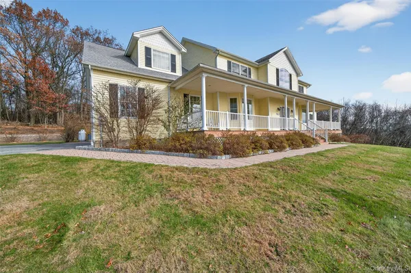 $895,000 | 106 Fox Hill Run, Rock Tavern, NY 12575