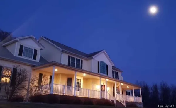 $895,000 | 106 Fox Hill Run, Rock Tavern, NY 12575