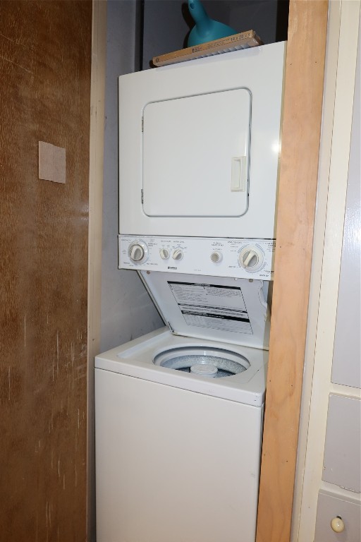 612 Park Place, Unit 202 Austin, TX 78705 - Photo 12 of 25 a close up view of a washer and dryer